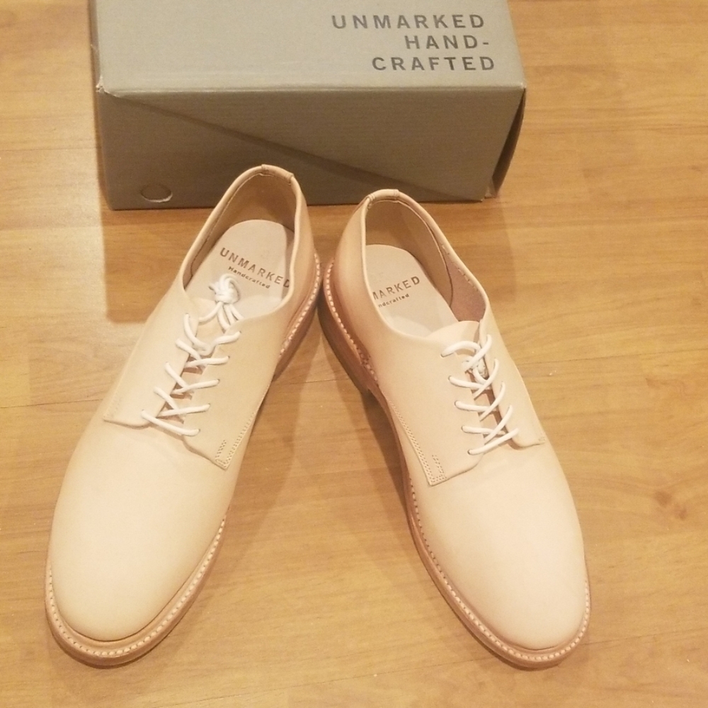 Unmarked hand crafted derby shoe.https://www.unmar